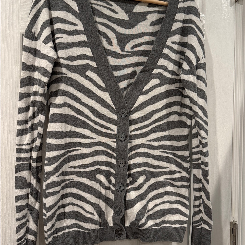 Express Sweater - Picture 2 of 4